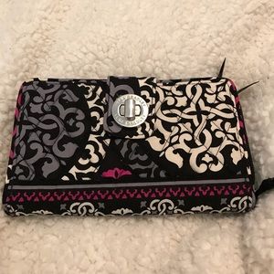 Vera Bradley turn lock wallet canterberry magenta
